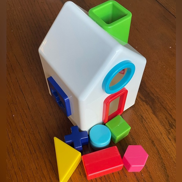 Kid O Sort-a-Shape House - Picture 2 of 12